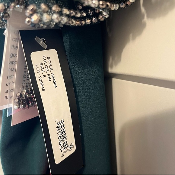 NWT Betsy & Adam 8 Emerald Green Beaded-Sleeve Sheath Cocktail Holiday Dress - Picture 4 of 8